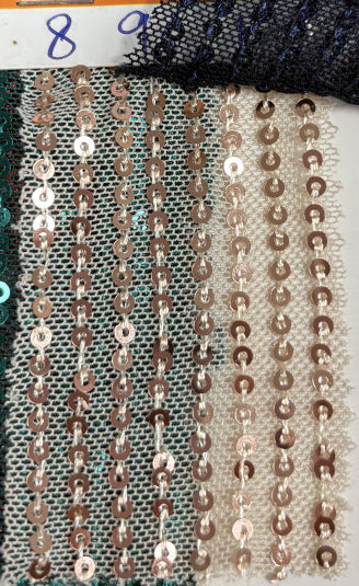 550696252-76